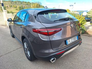 Alfa-Romeo Stelvio - 1