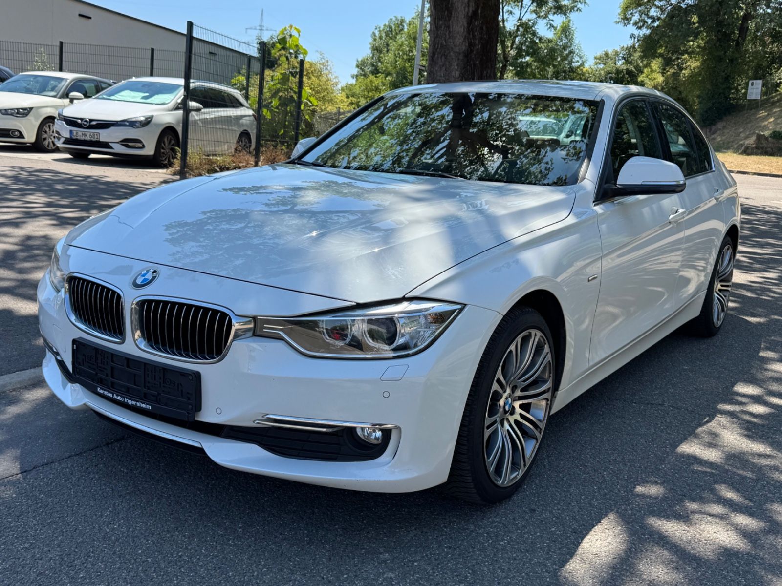 BMW BMW 318 Limousine Luxury Leder Xenon Navi Schiedac