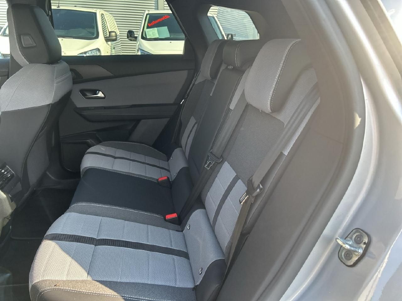 Fahrzeugabbildung Opel Grandland Electric 82 KWh - 157 kW GS
