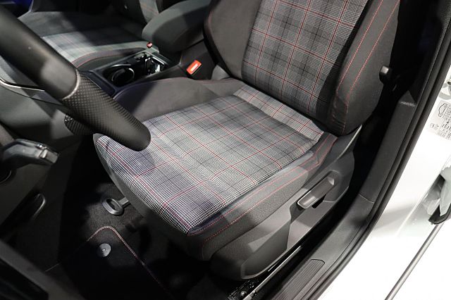 Golf GTI 2.0 TSI 245PS NAVI ACC PDC KAMERA SPORT