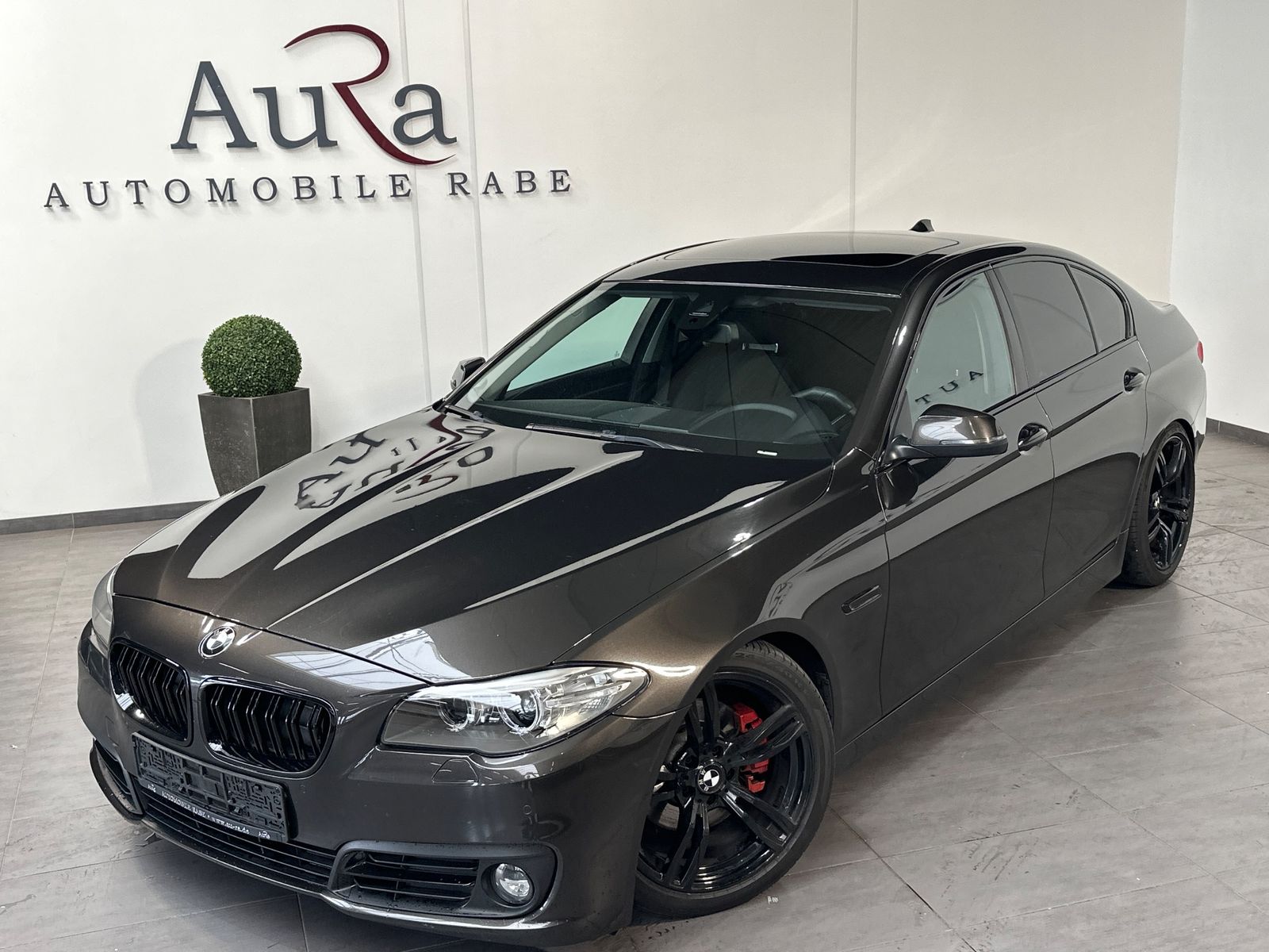 Fahrzeugabbildung BMW 520 d Limousine Aut. NAV+XEN+GLASDACH+PDC+HIFI