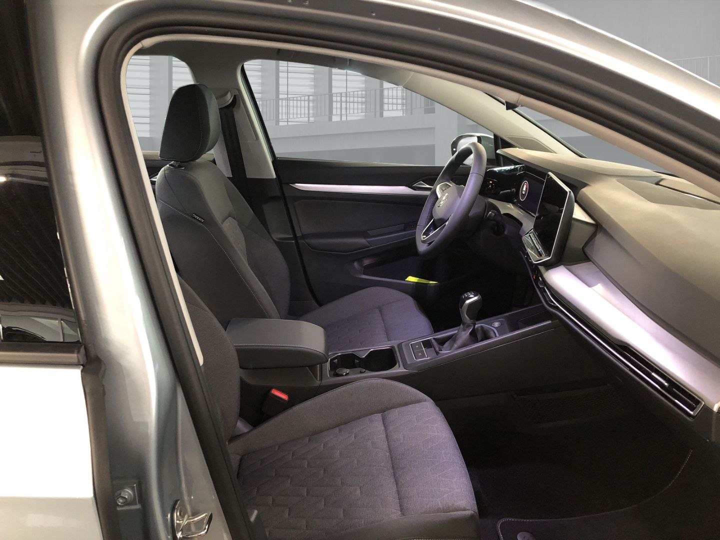 Fahrzeugabbildung Volkswagen Golf Life 1.5 TSI Digitales Cockpit LED Sperrdif