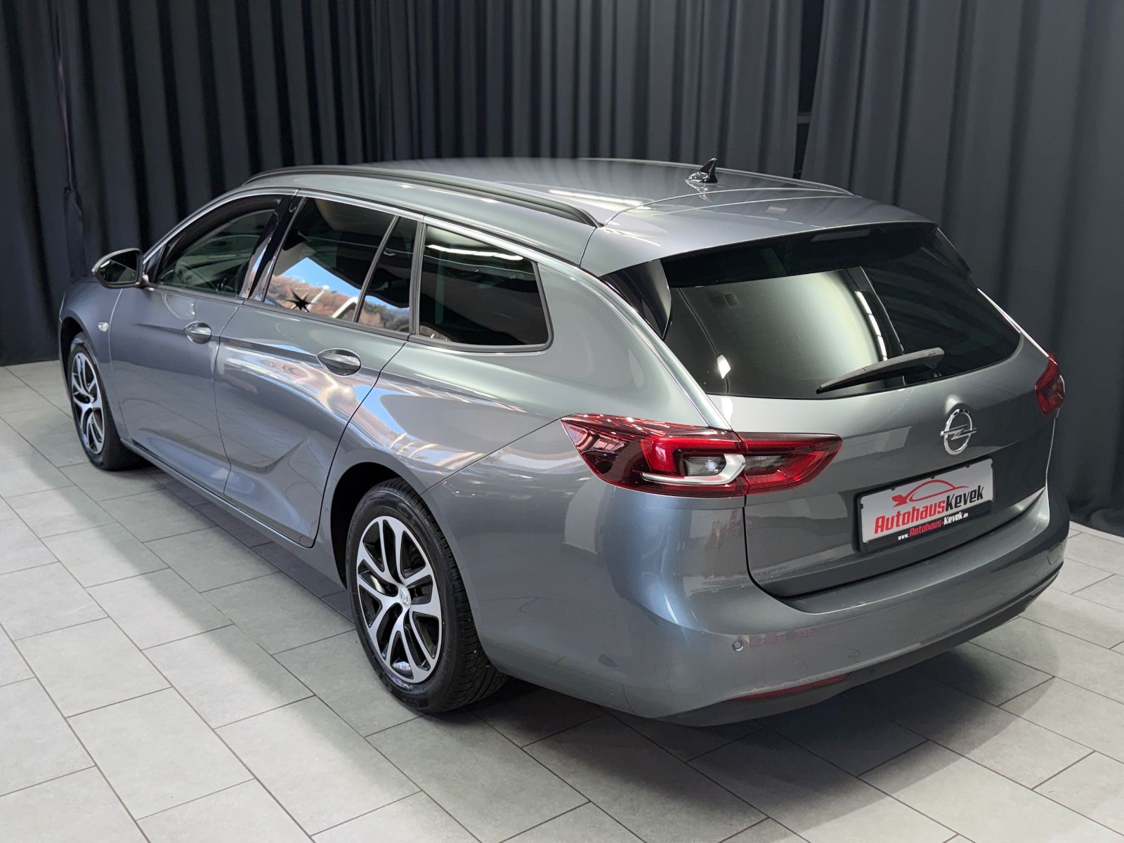 Fahrzeugabbildung Opel Insignia B Sports Tourer Edition|AUTOMATIK|NAVI