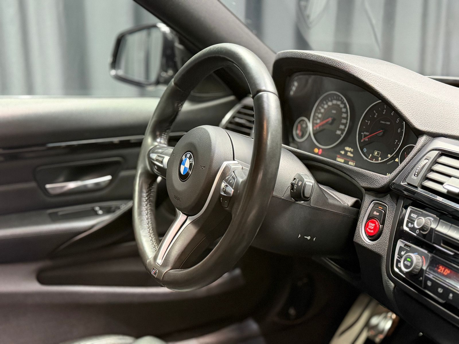 Fahrzeugabbildung BMW 435 i Coupe|SCHALTER|M-Performance|HIFI|LEDER