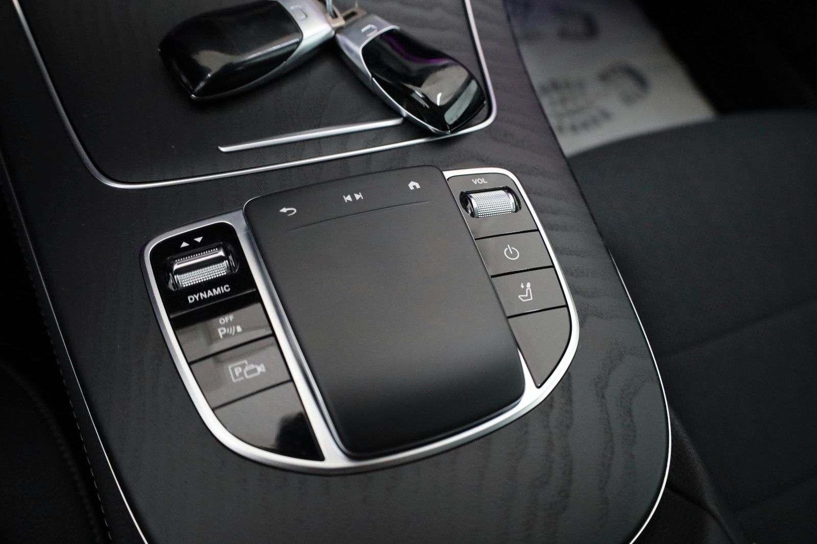 Fahrzeugabbildung Mercedes-Benz E 300 e T Avantgarde,T.Leder,Navi,Kamera,AHK +WR