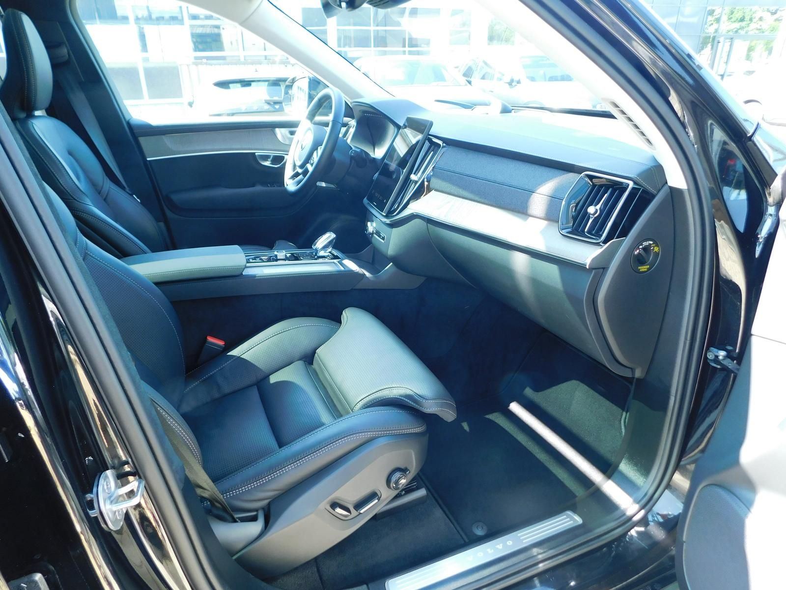 Fahrzeugabbildung Volvo XC90 T8 Ultra Dark