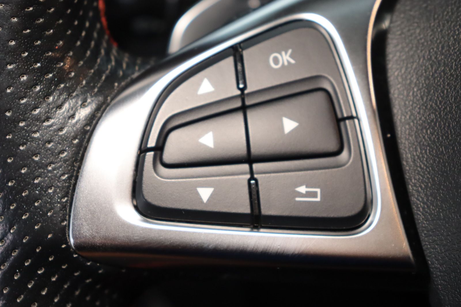 Fahrzeugabbildung Mercedes-Benz GLA 220 d AMG-line * LED * Navi * Pano