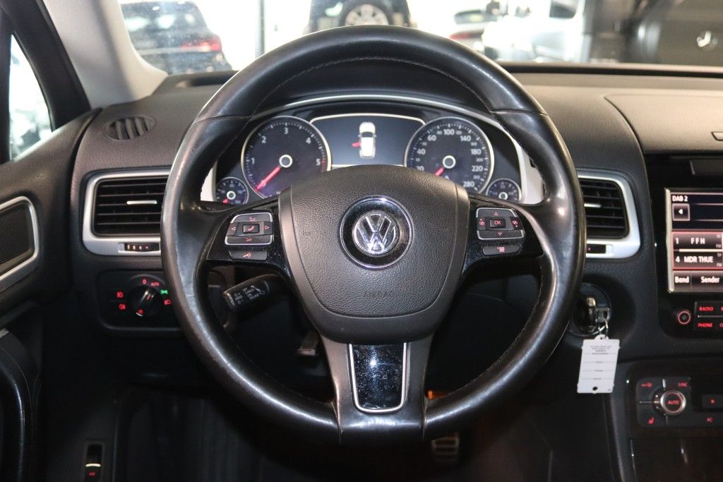 Fahrzeugabbildung Volkswagen Touareg 4.2 TDI V8 4M Luft-Xenon-Navi-STDHZ-AHK-