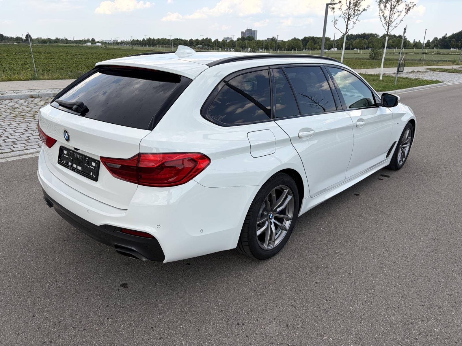 BMW 530d Sport-Aut M Paket LED*Alcantara*Kamera*AHK