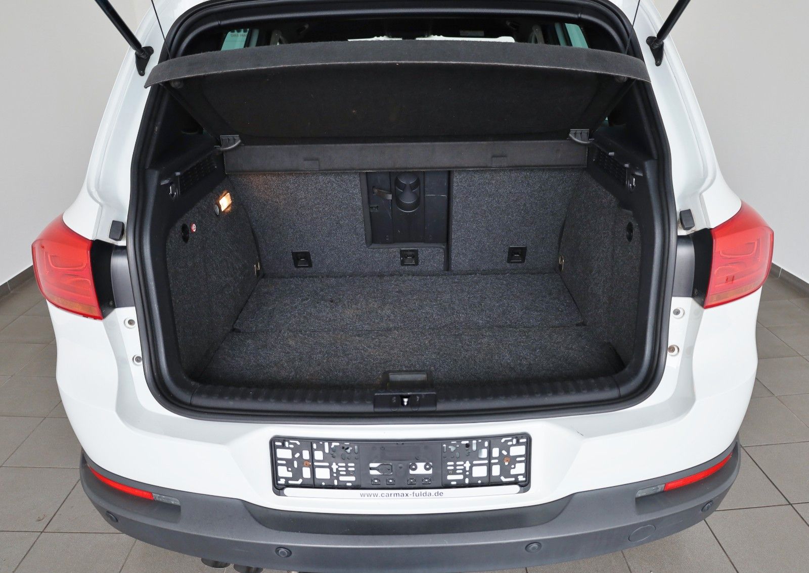 Fahrzeugabbildung Volkswagen Tiguan Lounge Sport &Style ,Navi,Kamera,AHK , WR