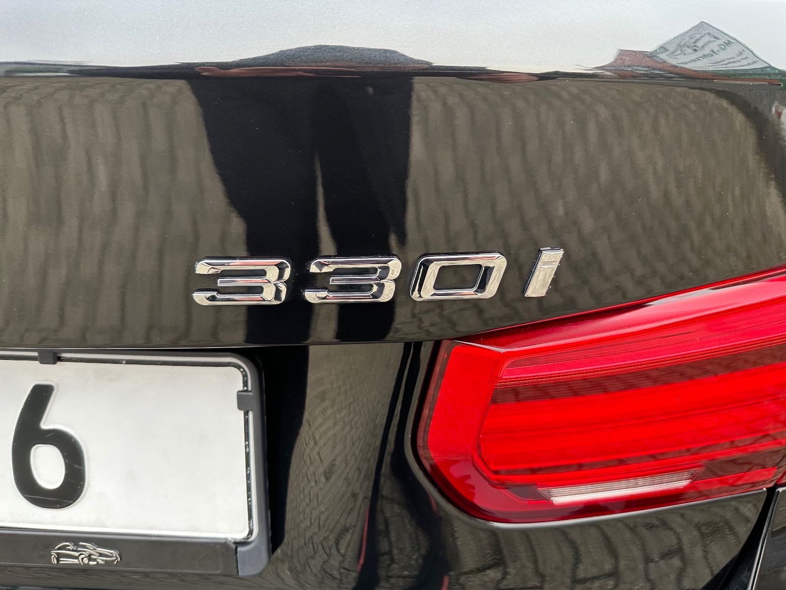 Fahrzeugabbildung BMW 330 Baureihe 3 Lim. 330i Luxury Line Purity LED
