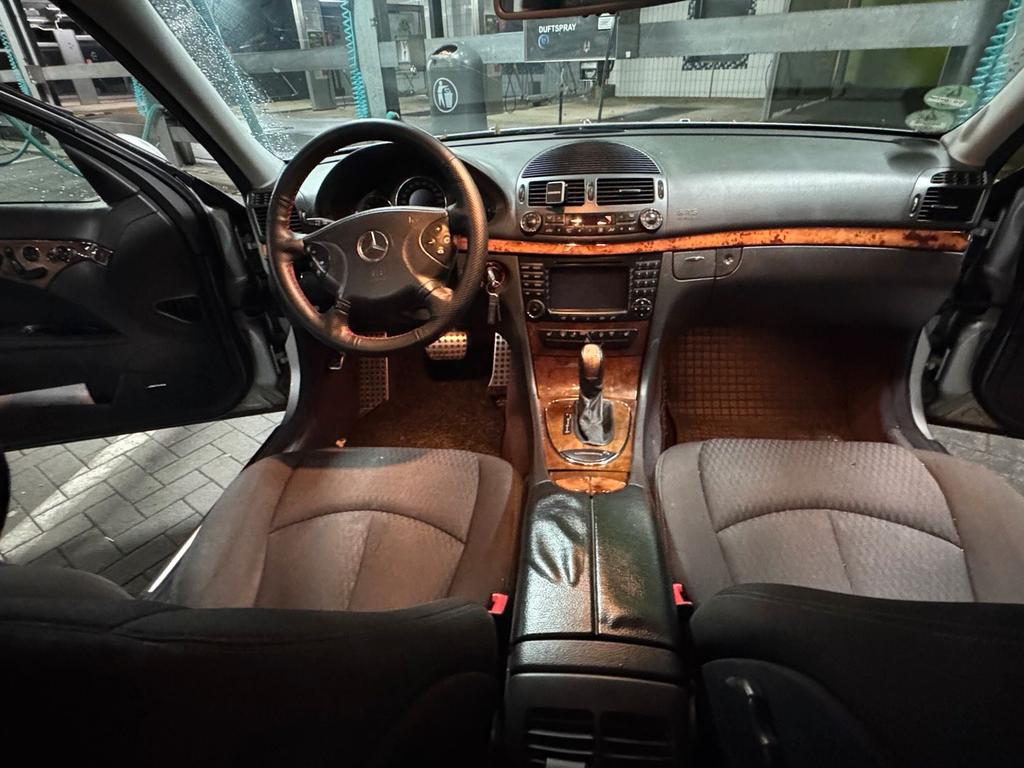 Mercedes-Benz E 320
