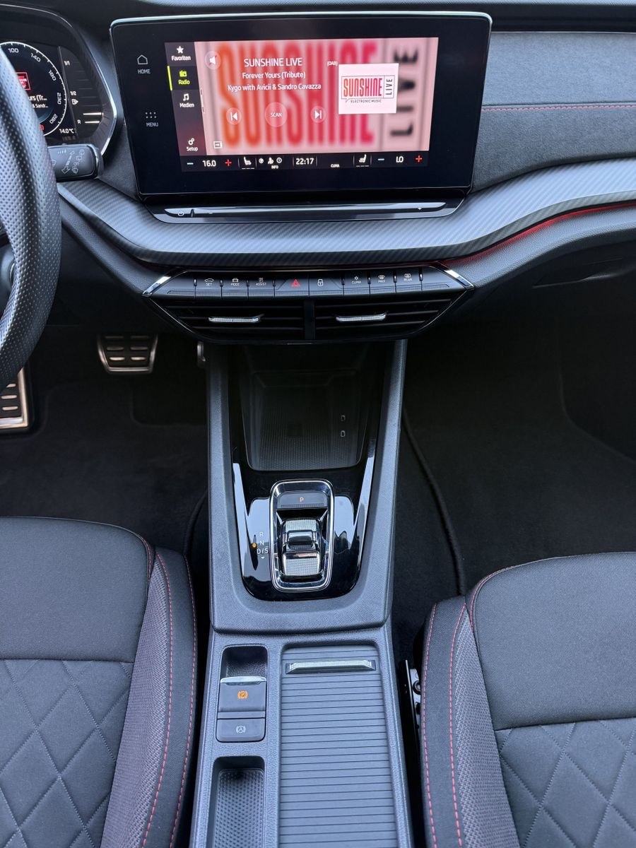 Fahrzeugabbildung SKODA Octavia Combi 2.0 TSI DSG RS NAV+LED+CANTON+VC