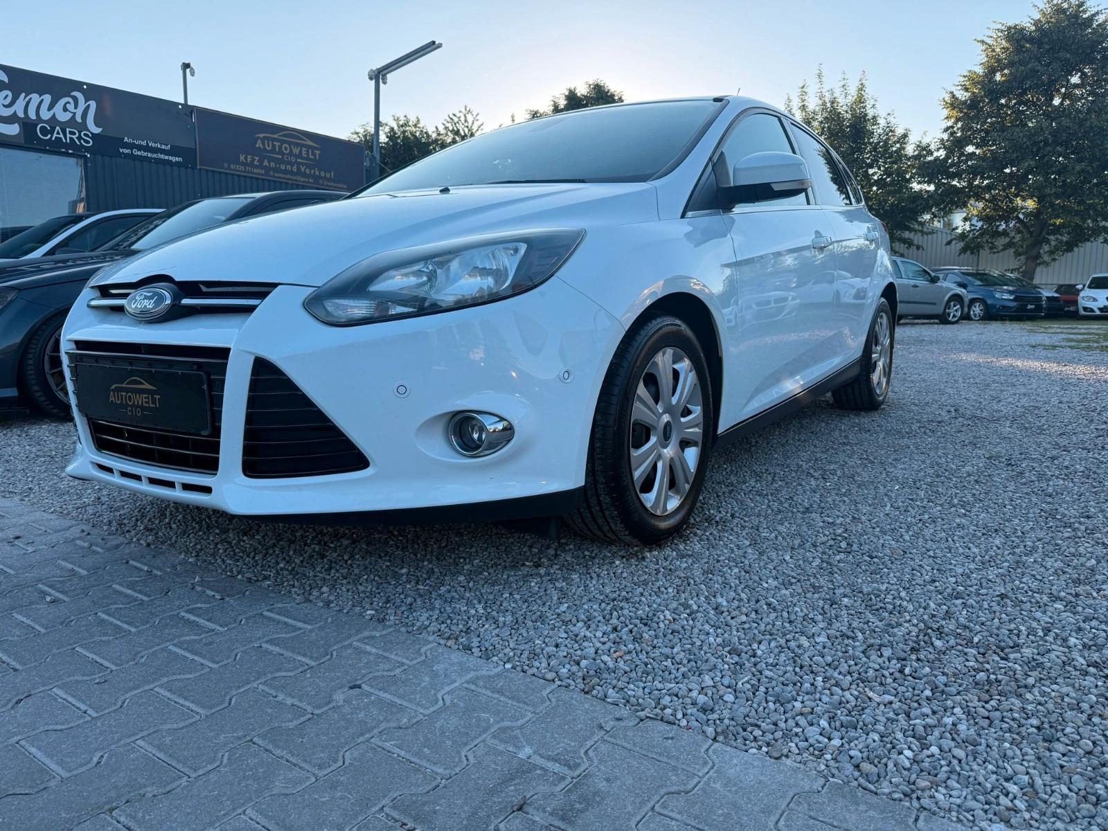 Ford Focus Lim. Titanium*EURO5*SHZ*PDC*