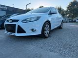 Ford Focus Lim. Titanium*EURO5*SHZ*PDC* - Ford Focus mit Diesel-Antrieb: Kleinwagen