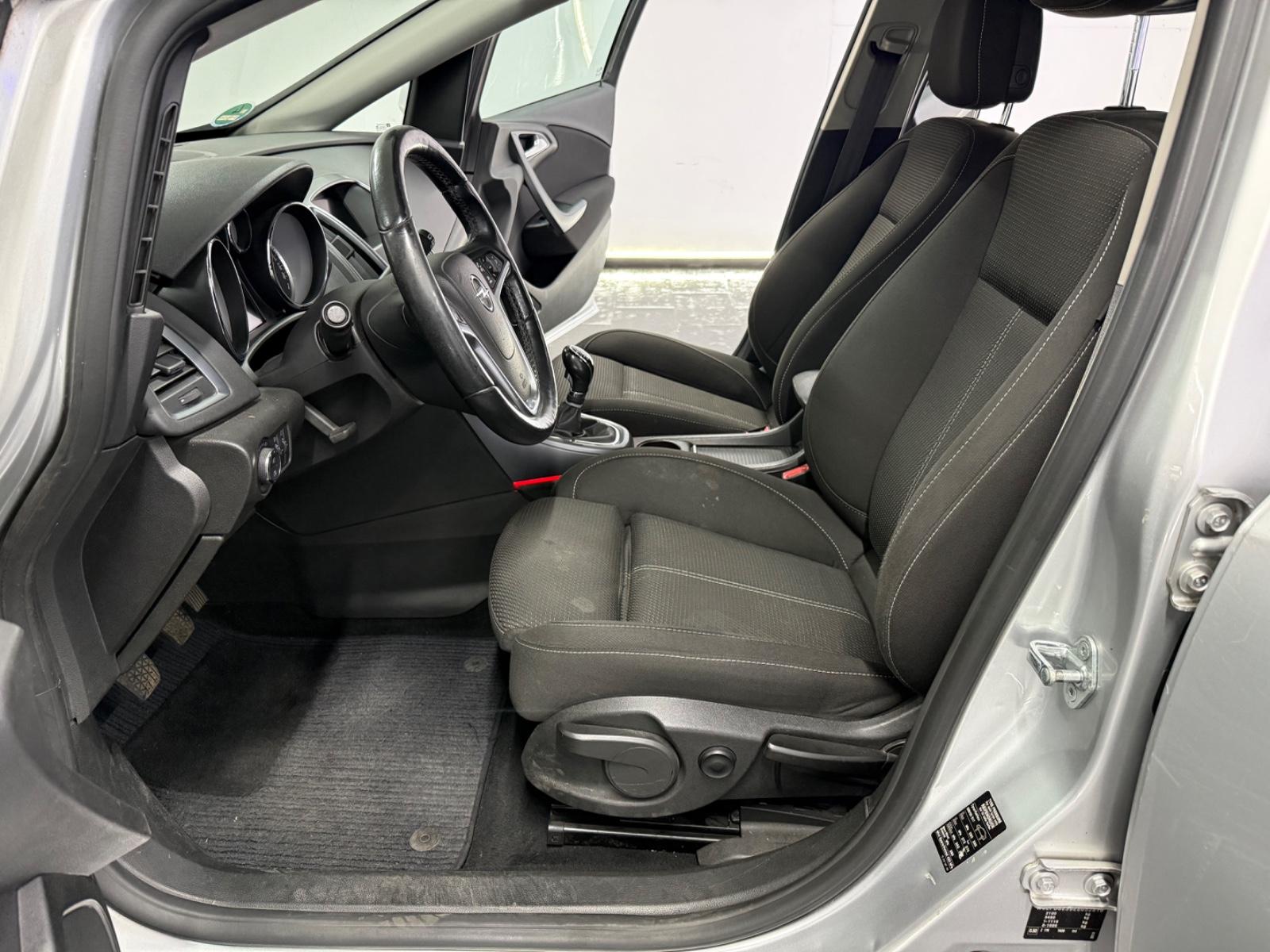 Opel Astra 2014 — photo 8
