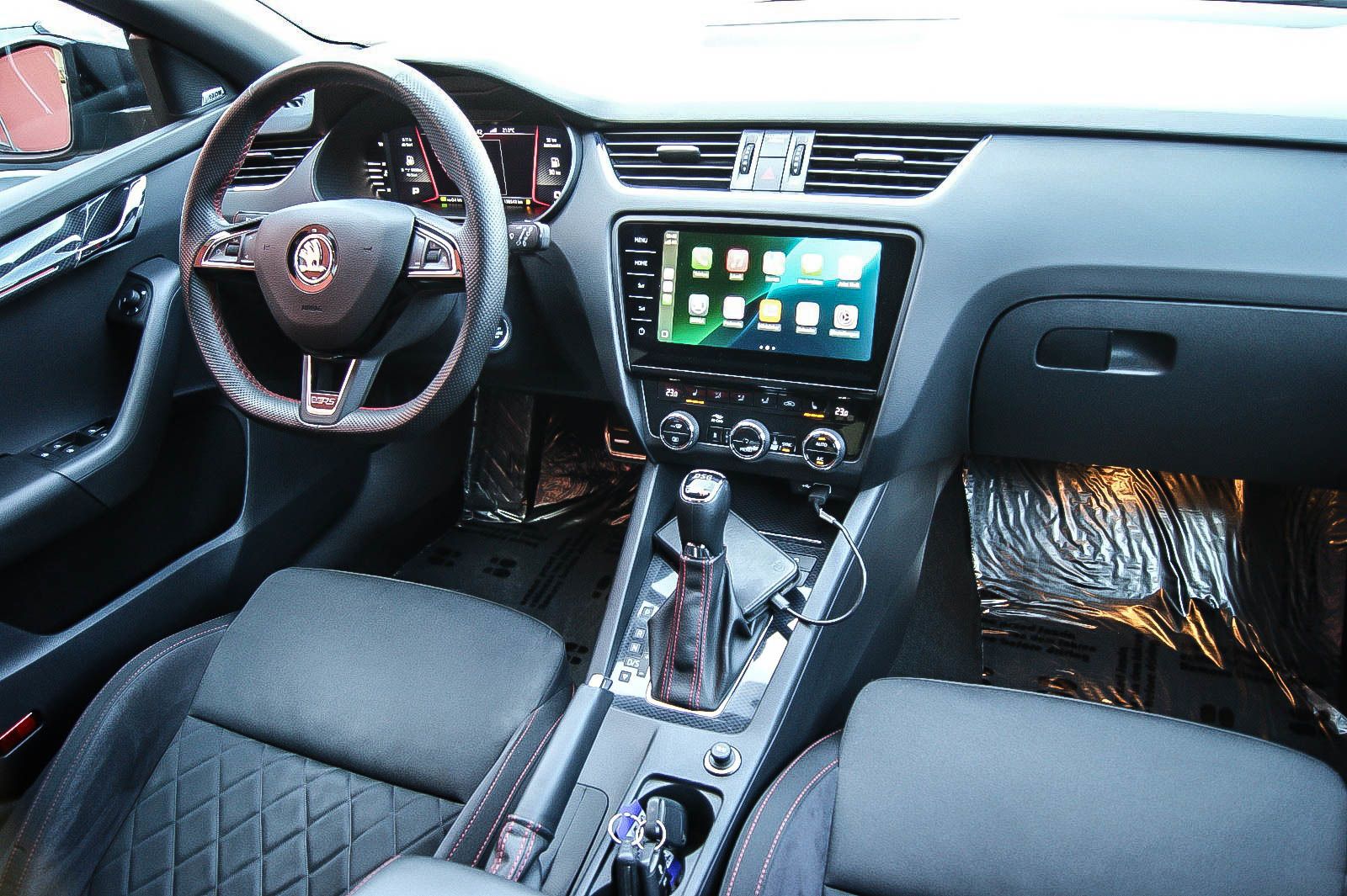Fahrzeugabbildung SKODA Octavia Combi RS 245 VIRTUAL STANDHEIZUNG ACC DC
