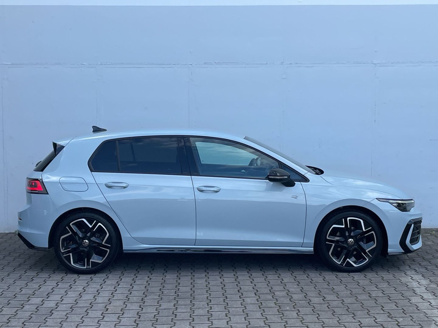 Volkswagen Golf VIII 1.5 eTSI DSG R-Line Black Style Matrix foto 5
