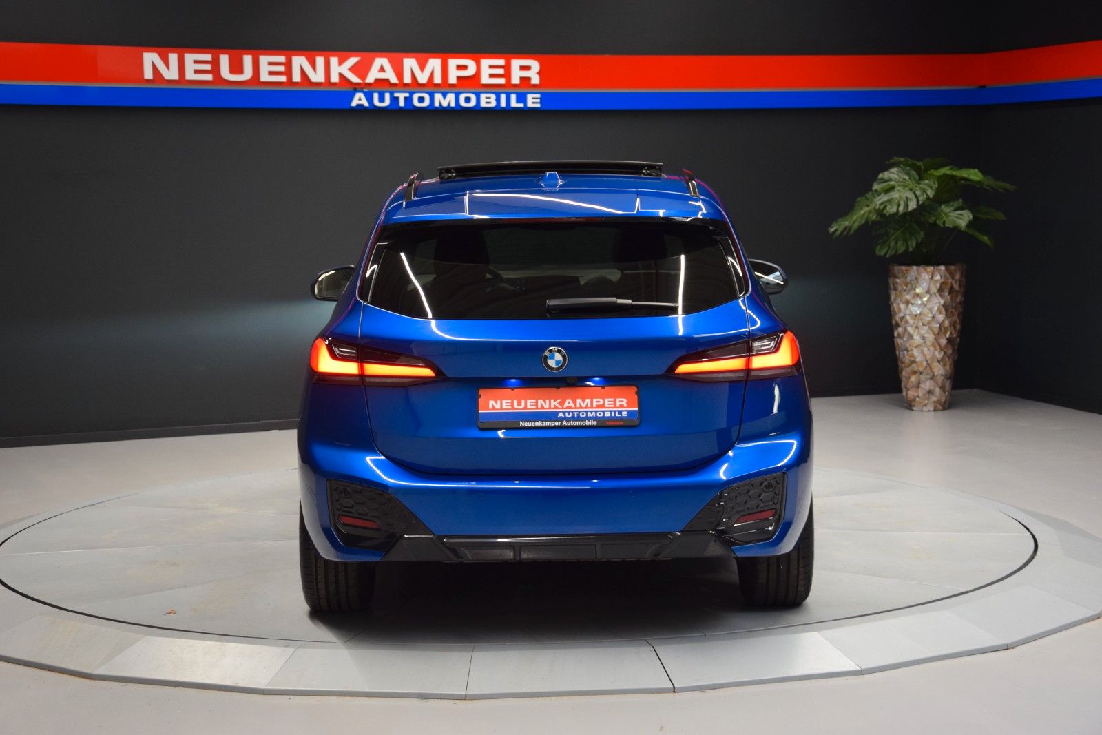 Fahrzeugabbildung BMW 218 i  Active Tourer M Sport Pano ACC Leder H&k