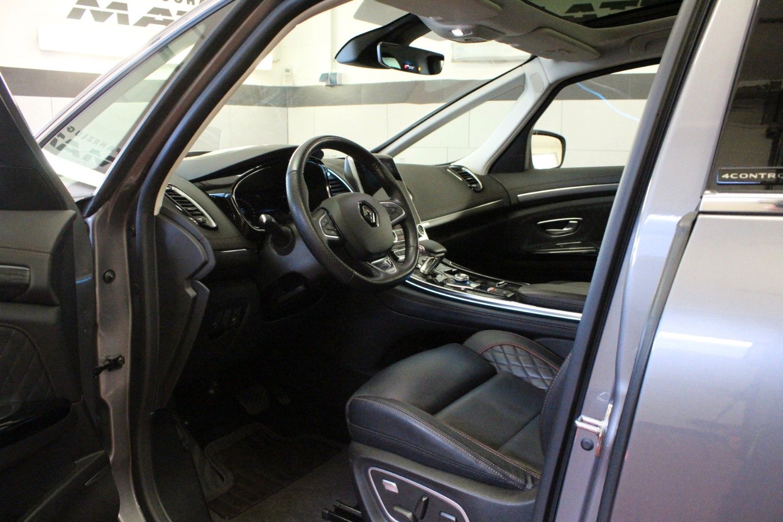 Fahrzeugabbildung Renault Espace Initiale Paris dCi 190 EDC *Volle Ausst.*