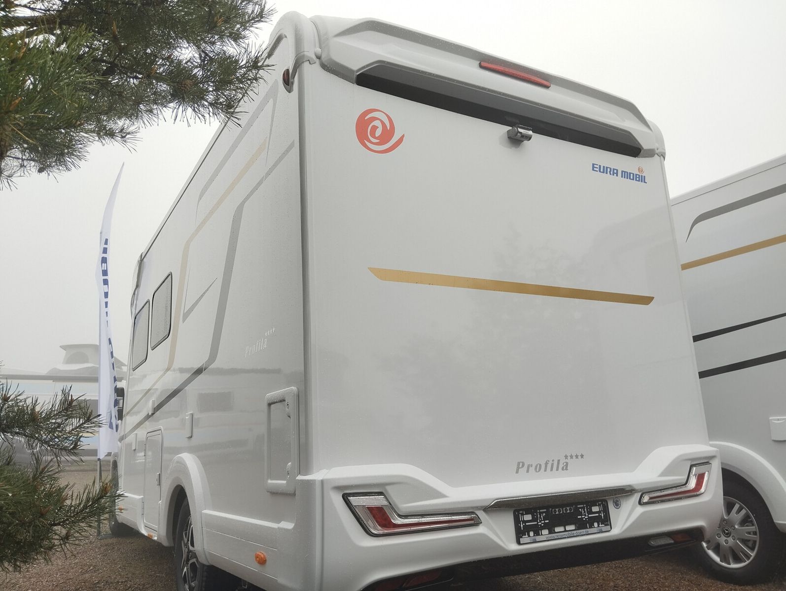 Fahrzeugabbildung Eura Mobil Profila T PT 675 SB 180 PS Aut. Mondial Plus