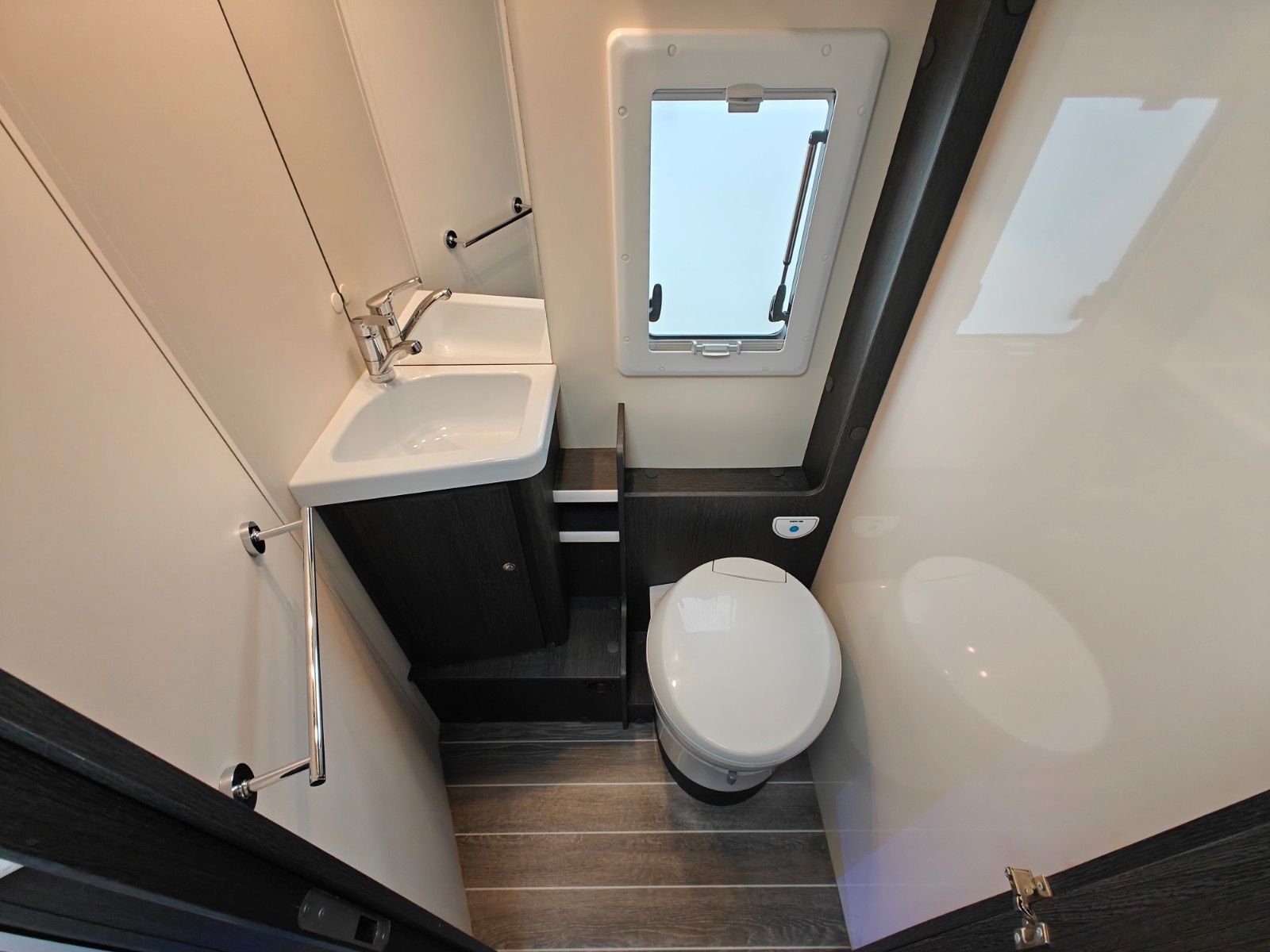 Fahrzeugabbildung Roller Team Kronos 287 TL - Face2Face, Hubbett, Einzelbetten