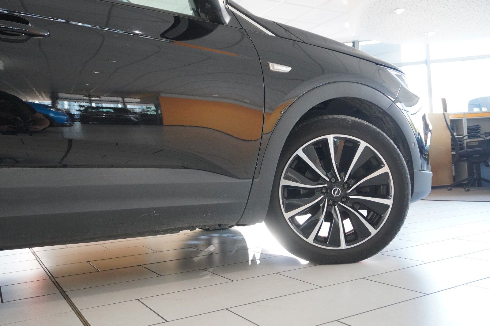 Fahrzeugabbildung Opel Grandland (X) 1.5D ULTIMATE NAVI/LED/360°/SH/AHK