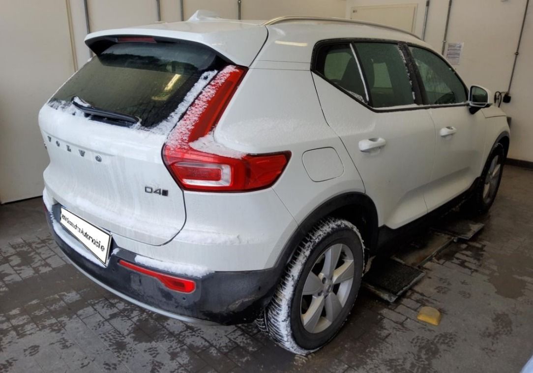 Fahrzeugabbildung Volvo XC40 D4 Momentum Pro AWD 4x4 LEDER ANHZV PRO-PAK
