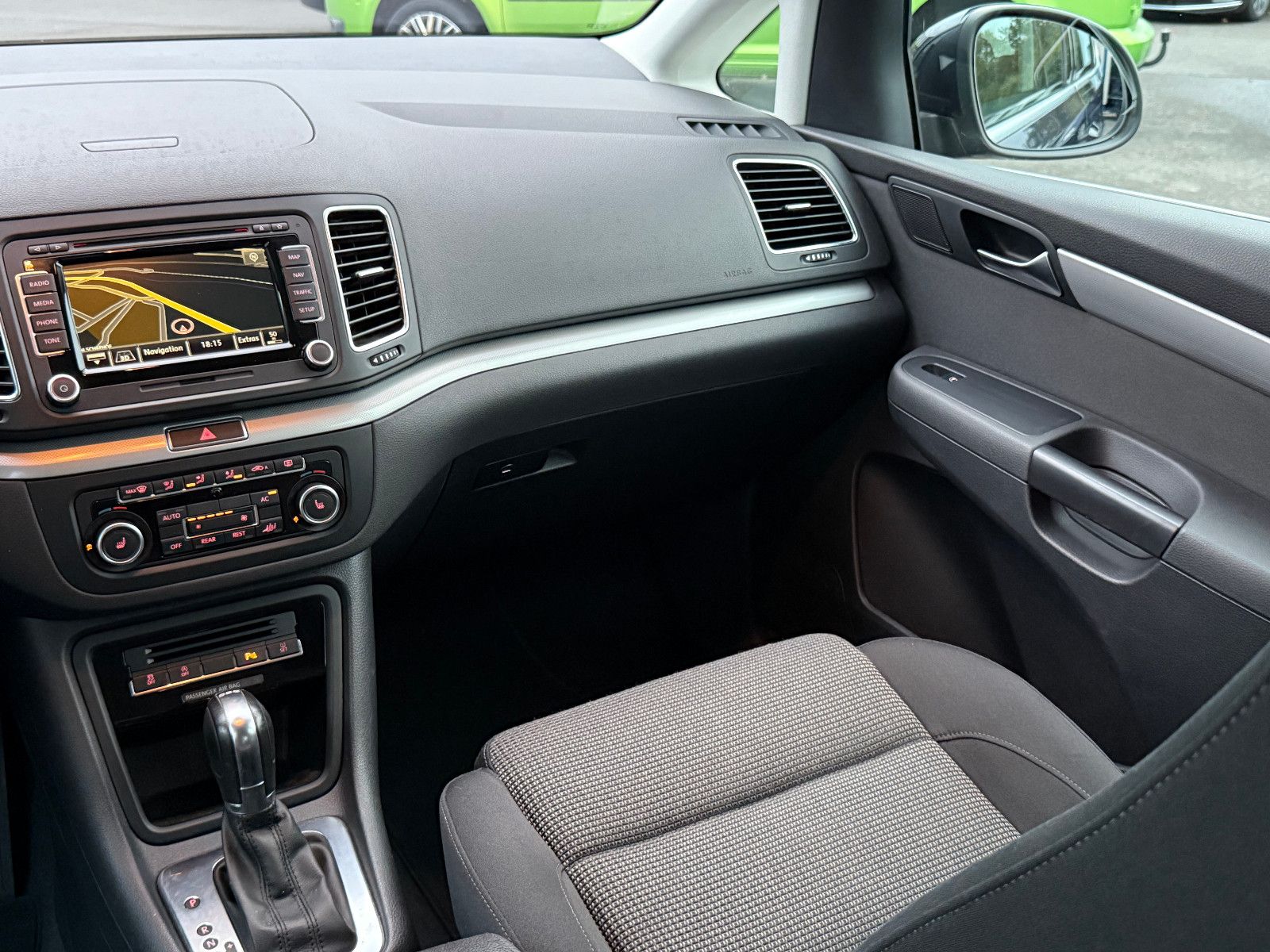 Fahrzeugabbildung Volkswagen Sharan Comfortline BMT DSG Navi Kamera SHZ Klima