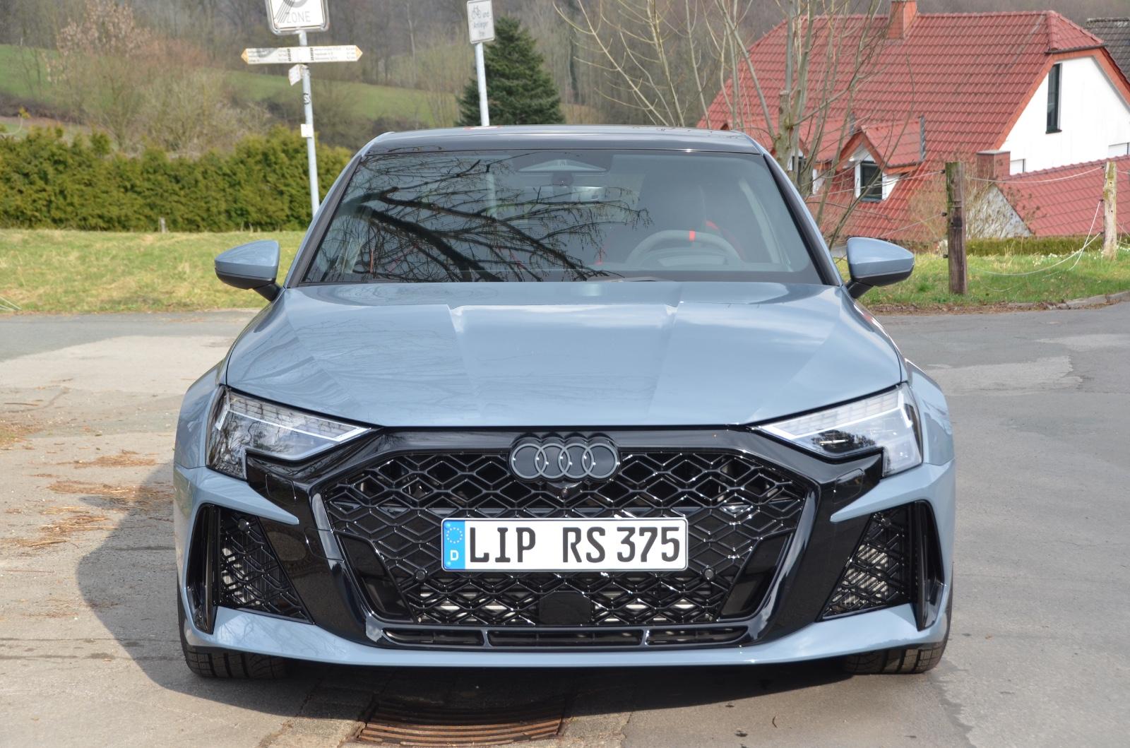 Audi RS3 ACC KERAMIK MATRIX NAVI PANO 290 km/h SOFORT