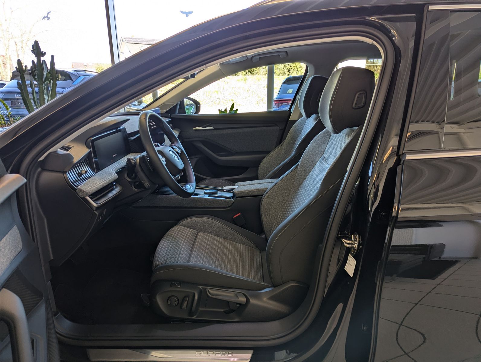 Fahrzeugabbildung SKODA Superb 2.0TDI DSG 4x4 Pano Matrix ACC AHK 5J Gar