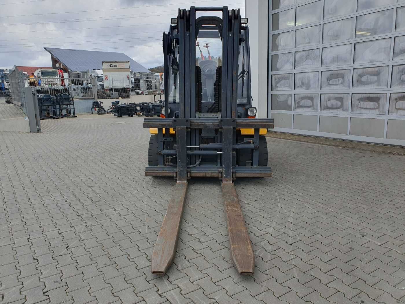 Fahrzeugabbildung Jungheinrich DFG 680 / 4.500mm / 2.413h / Zinkenverstellgerät