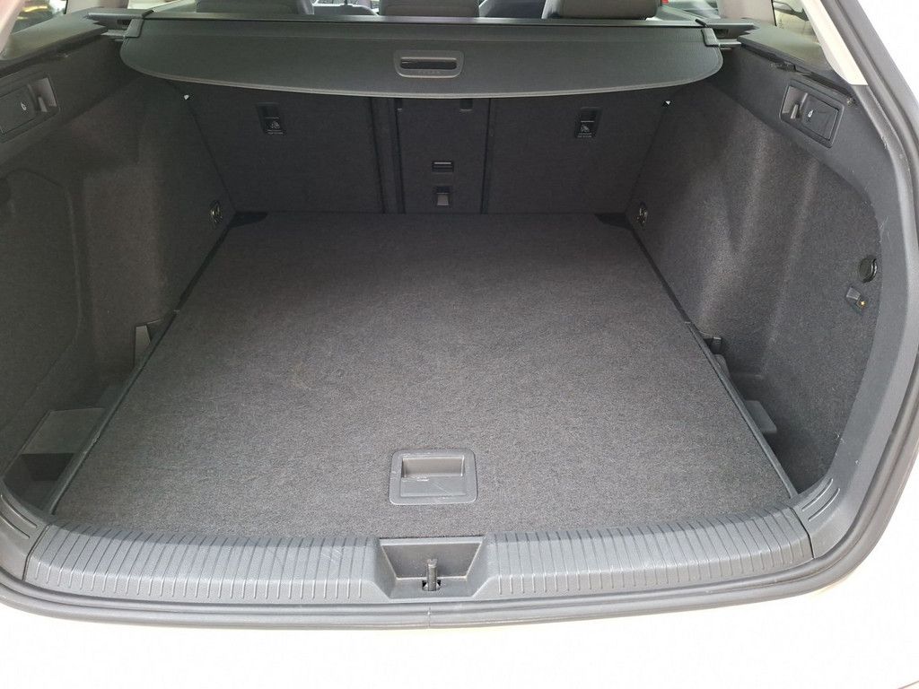 Golf VIII Variant 1.5 eTSI Active *DSG*AHK*LED*A