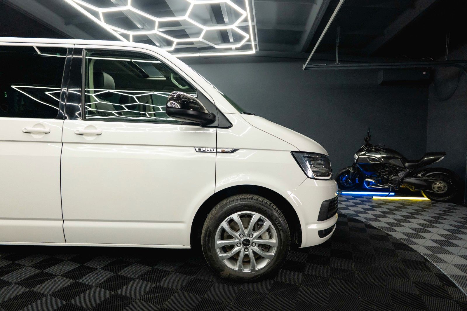 Fahrzeugabbildung Volkswagen T6 Multivan Edition 30 4Motion Sport *LED*Kamera