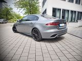 Jaguar XE D200 R-DYNAMIC BLACK AWD R-DYNAMIC BLACK - Jaguar XE: R Dynamic Black
