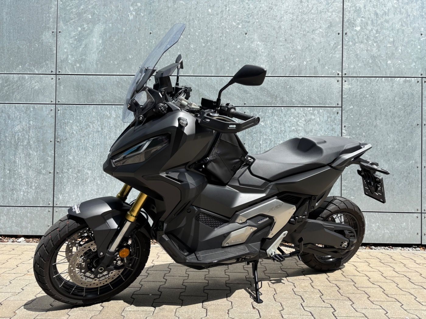 Fahrzeugabbildung Honda ADV 750 - X-ADV Griffheizung Akrapovic