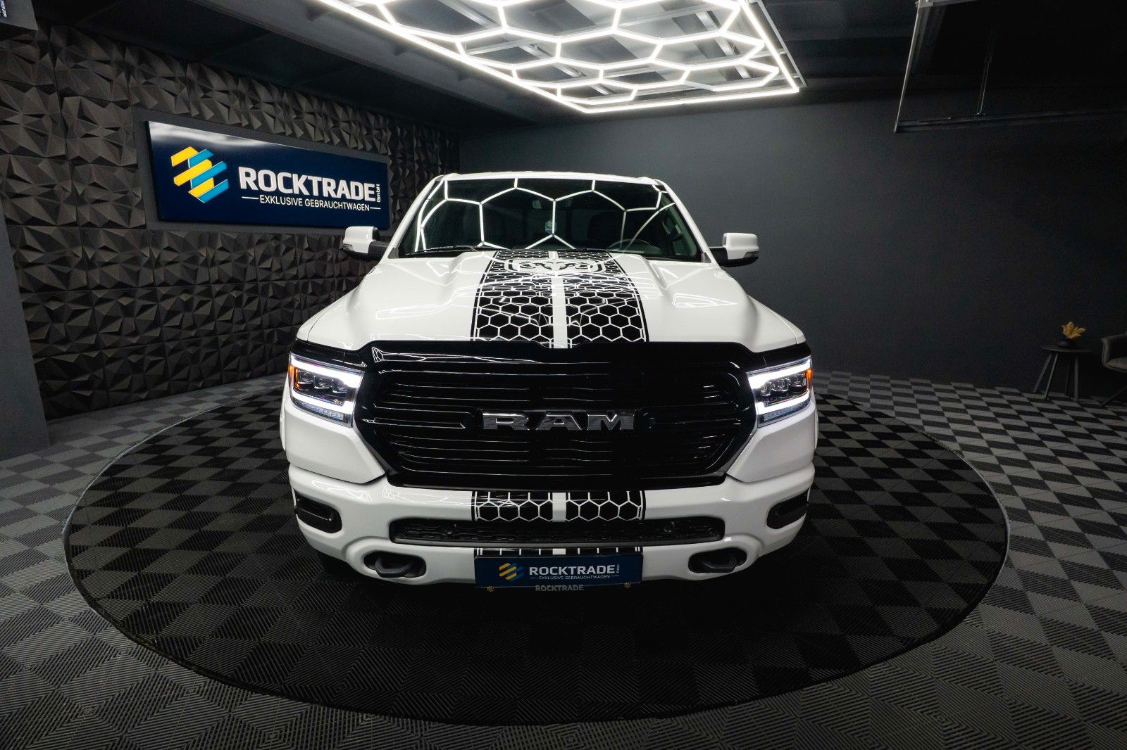 Fahrzeugabbildung Dodge RAM 5.7 V8 HEMI 4x4 OFFROAD Night AXLE LOCK 19%