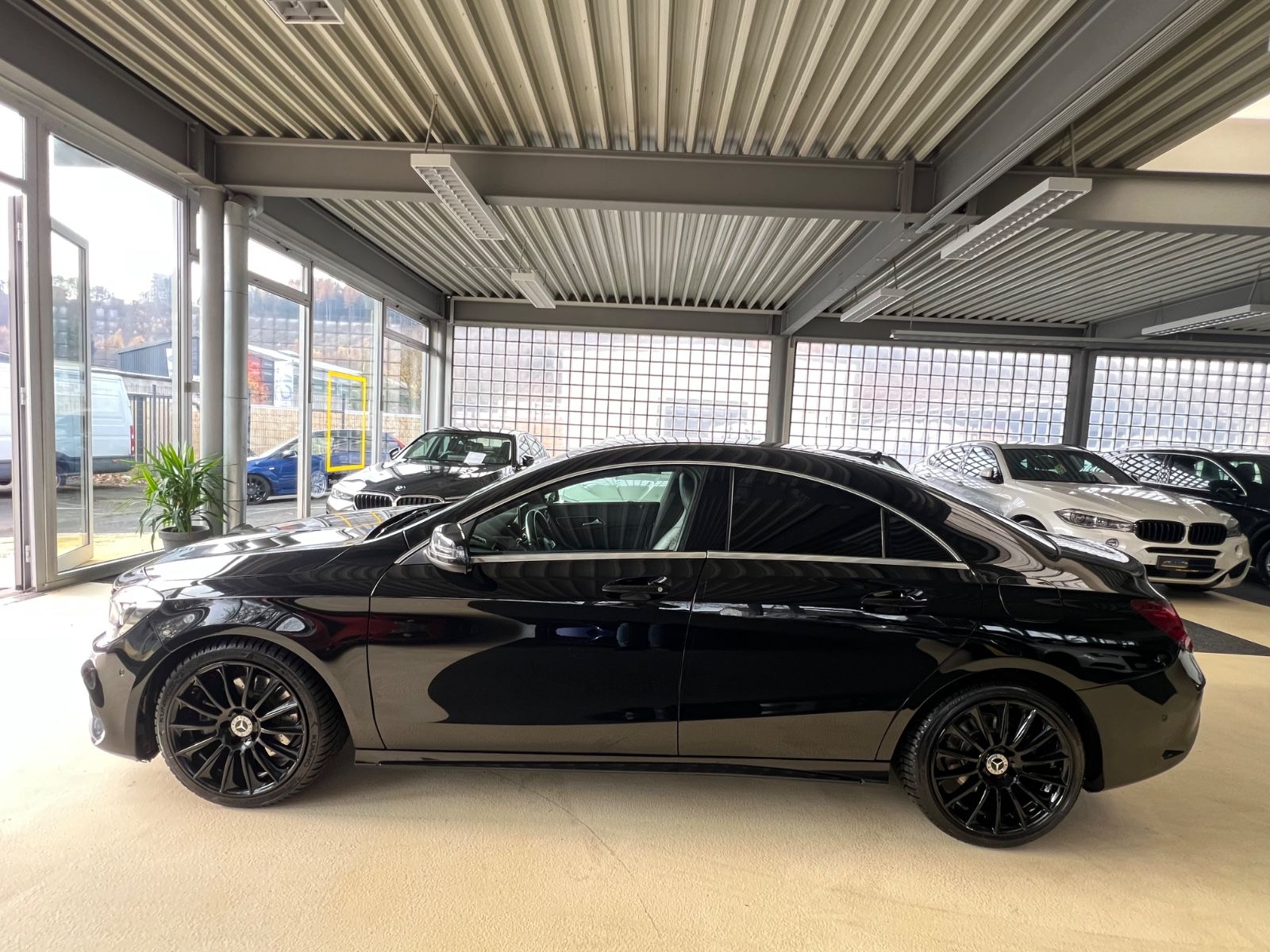 Fahrzeugabbildung Mercedes-Benz CLA 250 4Matic AMG Line *SCHECKHEFT BEI MERCEDES