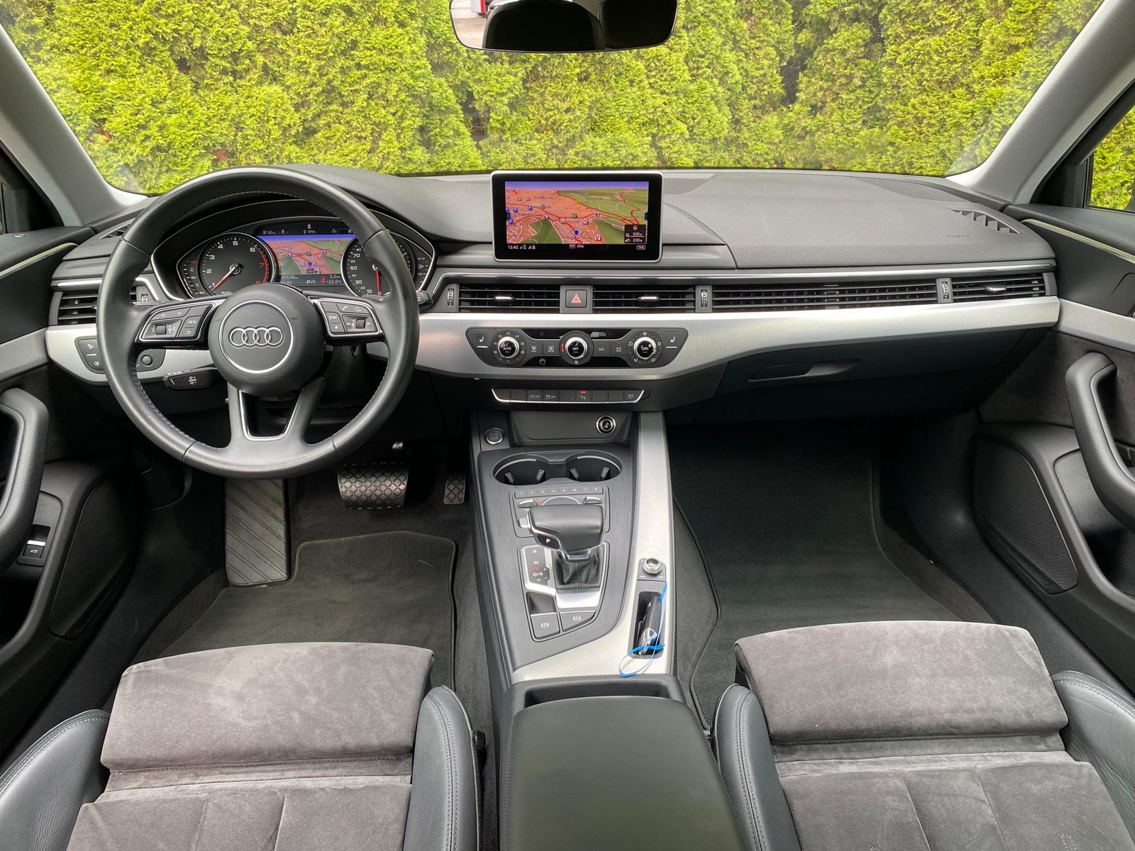 Fahrzeugabbildung Audi A4 1.4 TFSI Aut. S-LINE SPORT NAV+LED+SHZ+TEMP+