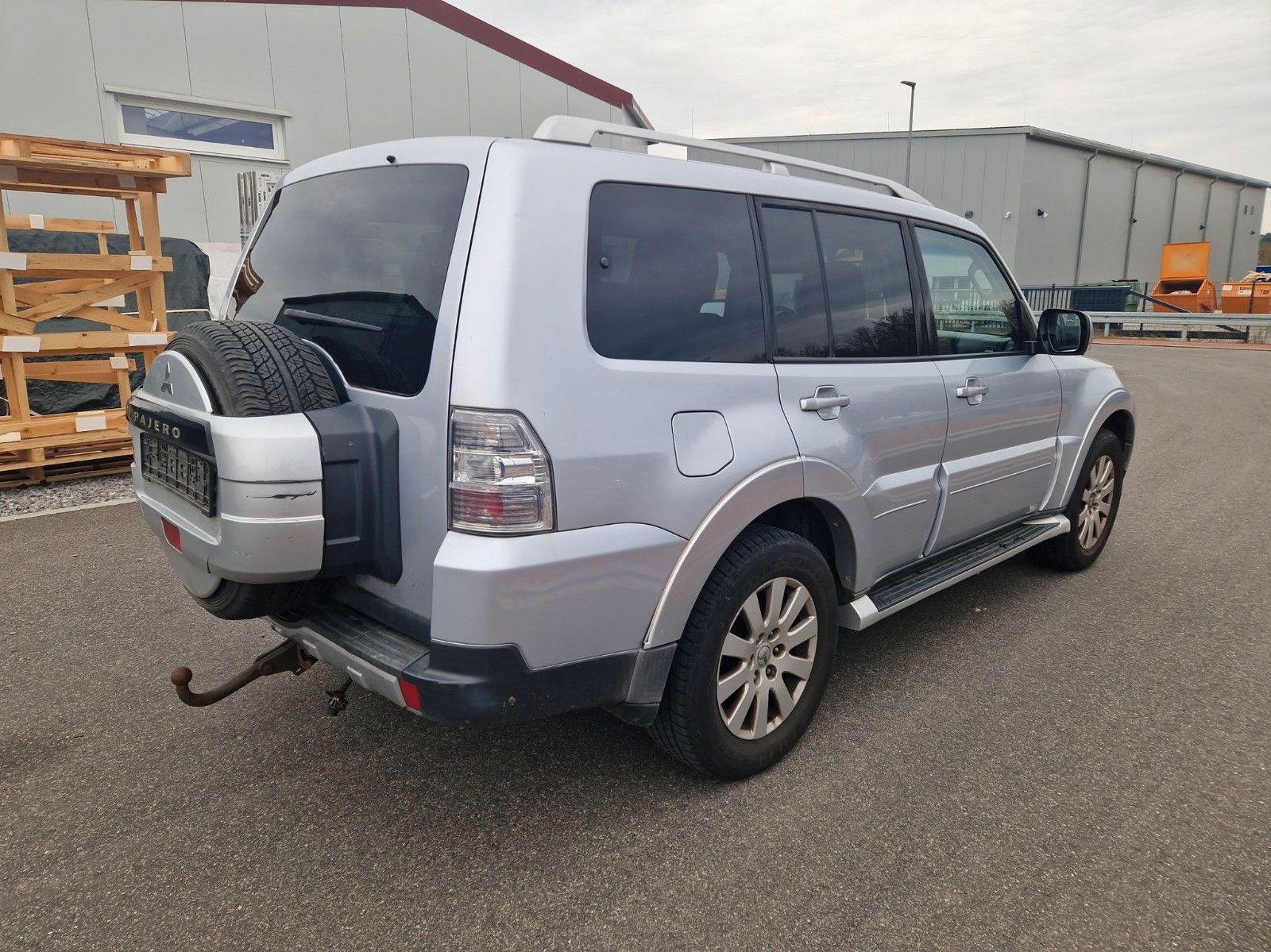 Fahrzeugabbildung Mitsubishi Pajero 3.2 DI-D Instyle ! LEDER ! NAVI ! AHK !