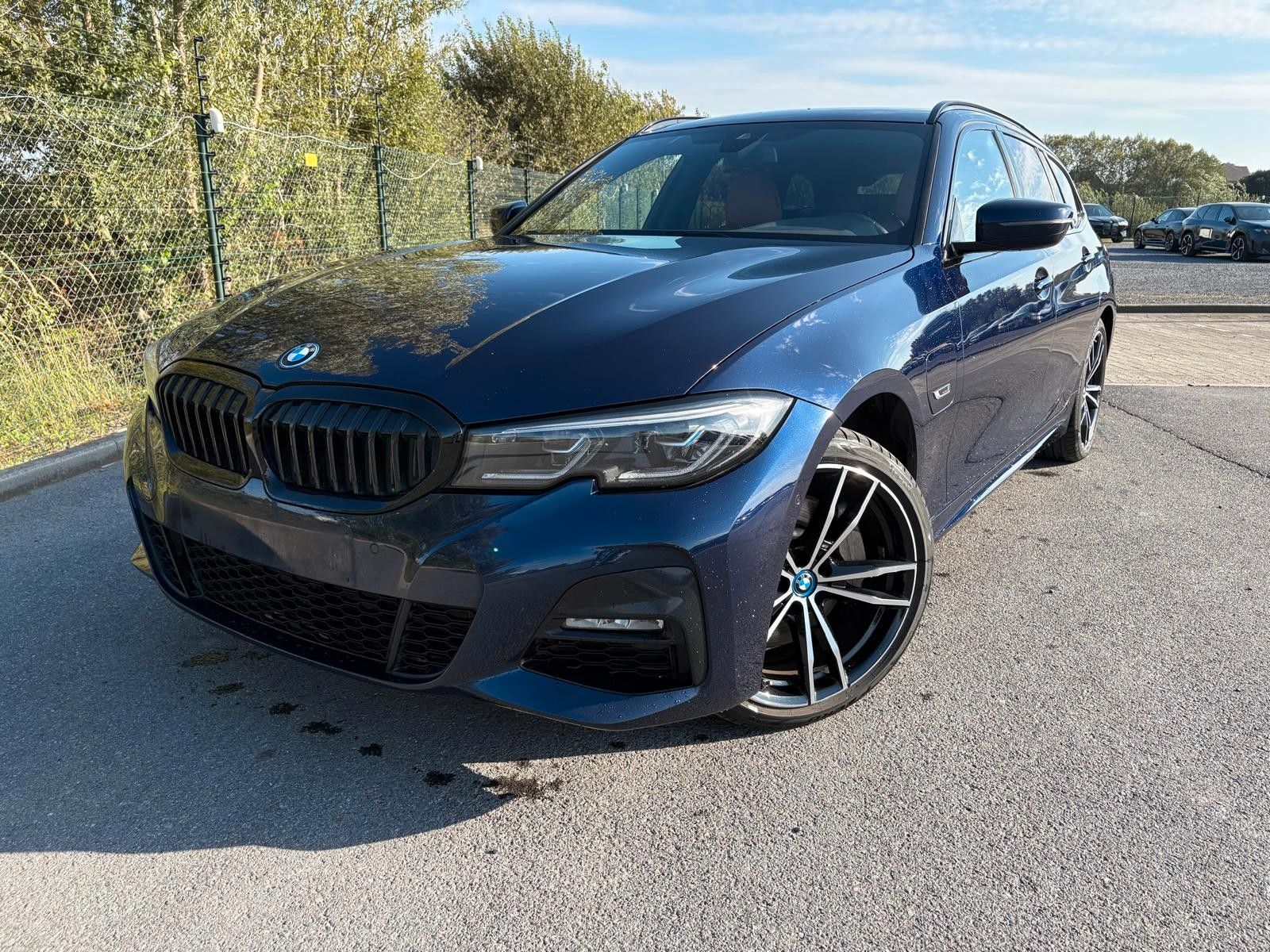 BMW 330e Touring MSportShadow-Laser-SzH-AHK-LCPro