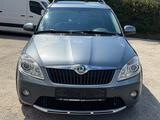 Skoda Roomster 1.2 Scout Plus Edition °Automatik° - Skoda Roomster Scout mit Benzin-Antrieb