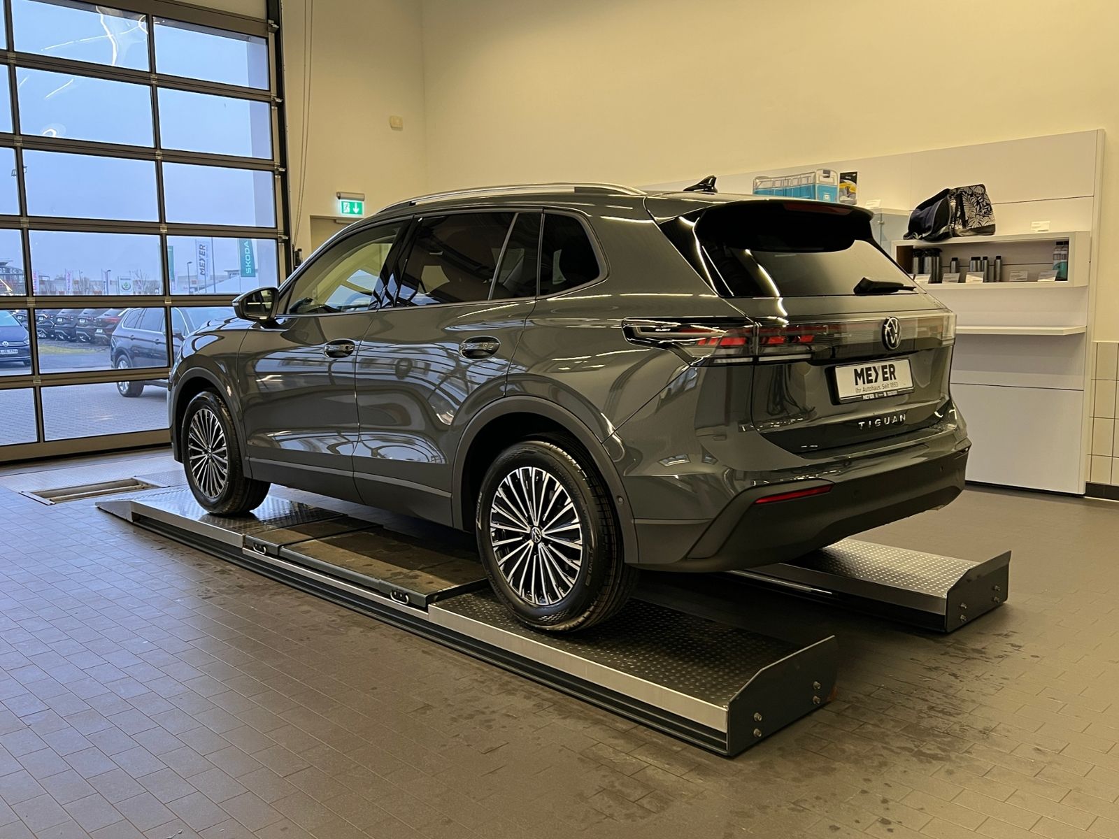 Fahrzeugabbildung Volkswagen Tiguan Life 2.0 TDI DSG *AHK, LED, Kamera, 18''-