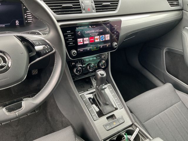 Superb Combi 2.0 TDI DSG Style PDC SHZ NAVI ACC