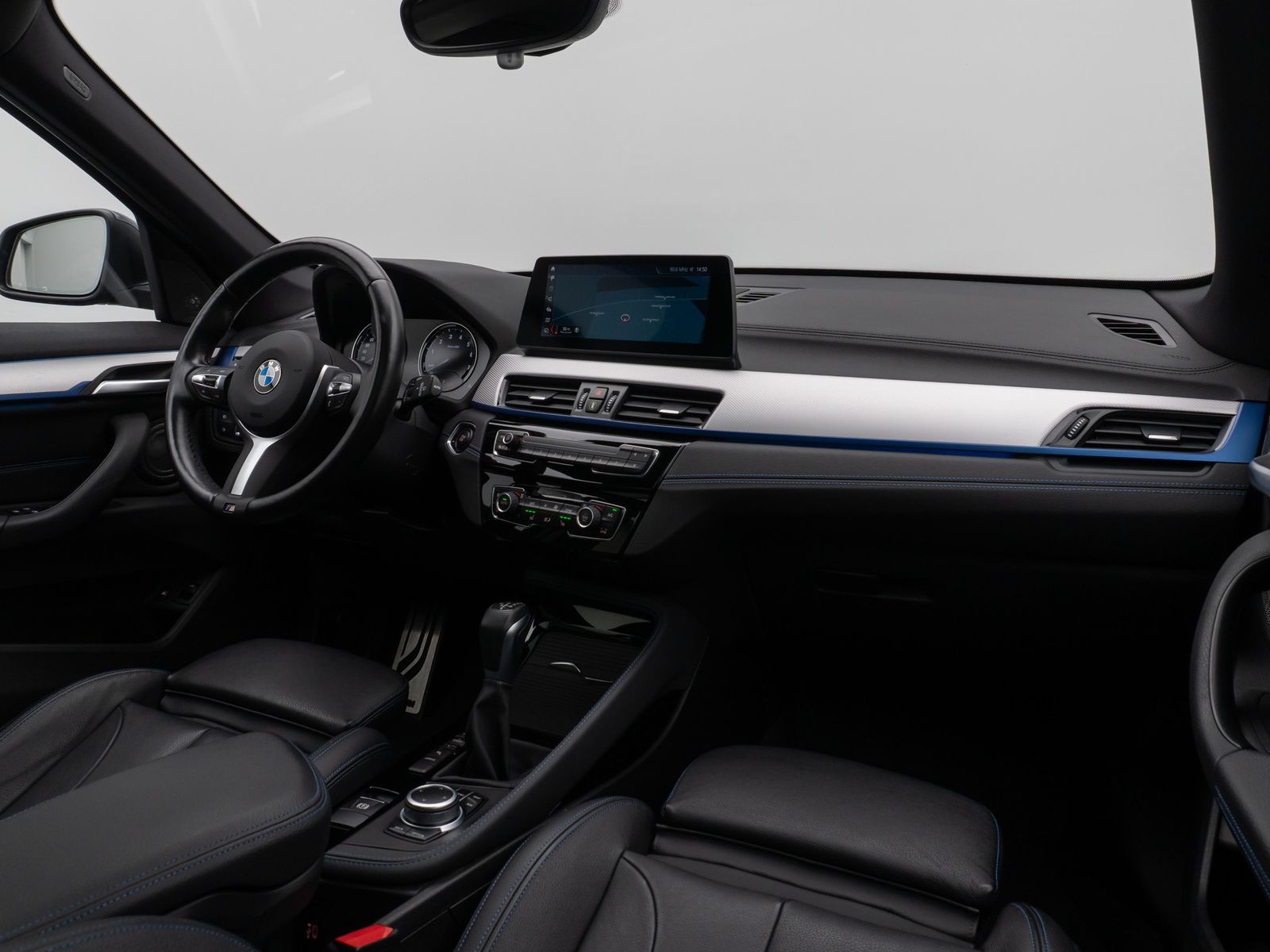 Fahrzeugabbildung BMW X1 xD25e M Sport Panorama Kamera HUD H/K Komfort
