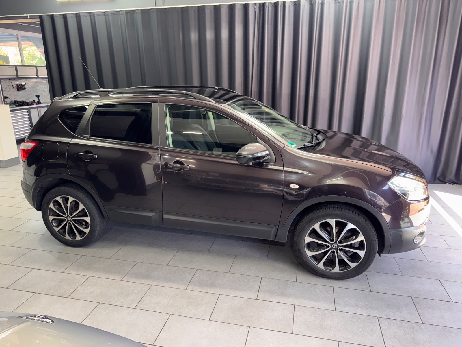 Fahrzeugabbildung Nissan Qashqai 360 4X4|AUTOMATIK|PANO|360KAMERA|NAVI|