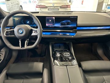 BMW i5 eDrive40 Touring M Sportpaket DAB LED