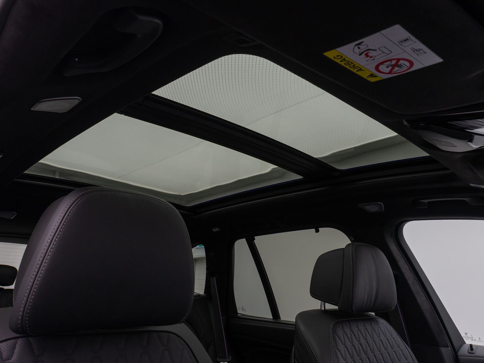 Fahrzeugabbildung BMW X5 M60i Panorama 360° B&W SoftCL Massage 22Zoll