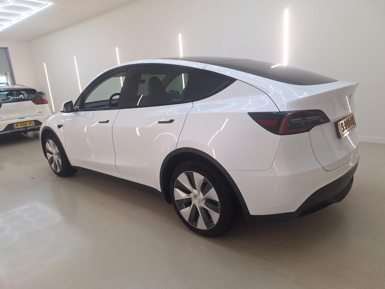 Tesla Model Y Standard RWD Plus 351pk [ Weiß LEDER+LFP imagem 2