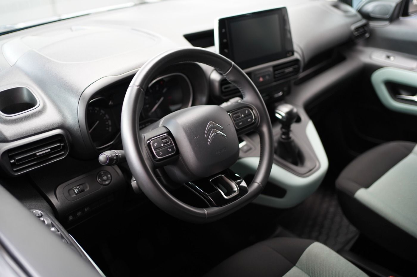 Fahrzeugabbildung Citroën Berlingo XL BlueHDi 130 Shine Standheizung AHK